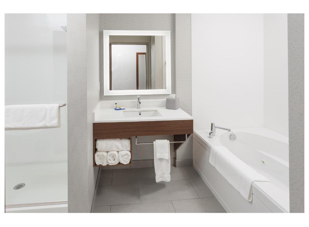 Holiday Inn Express & Suites - Hudson I-94 by IHG