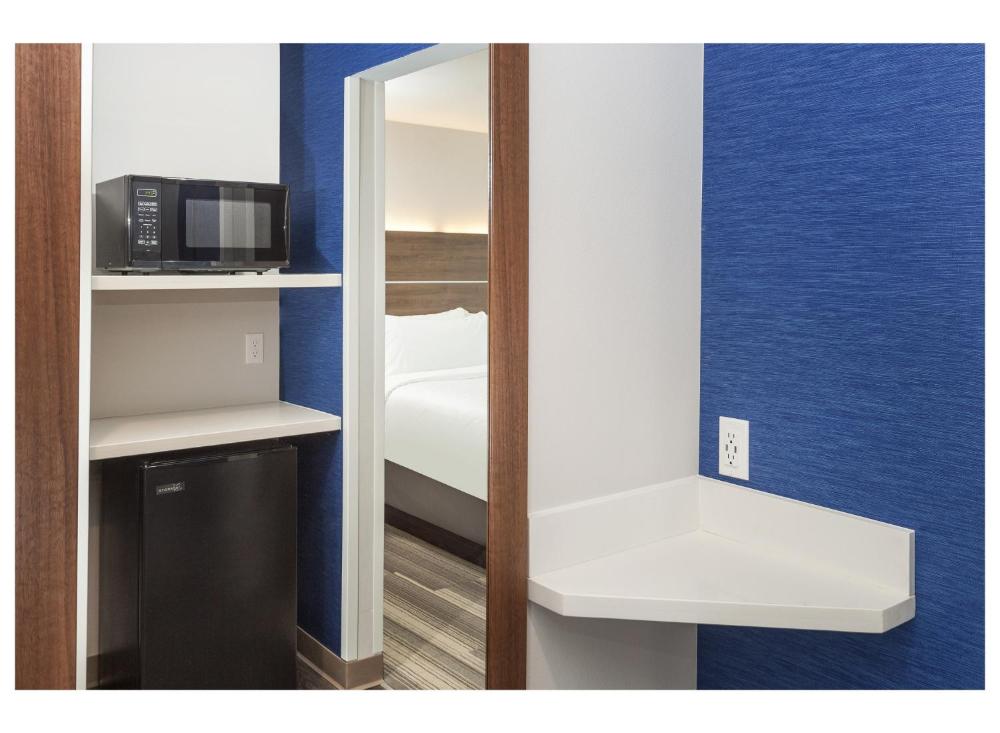 King Room - Mobility Access/Hearing Accessible interior